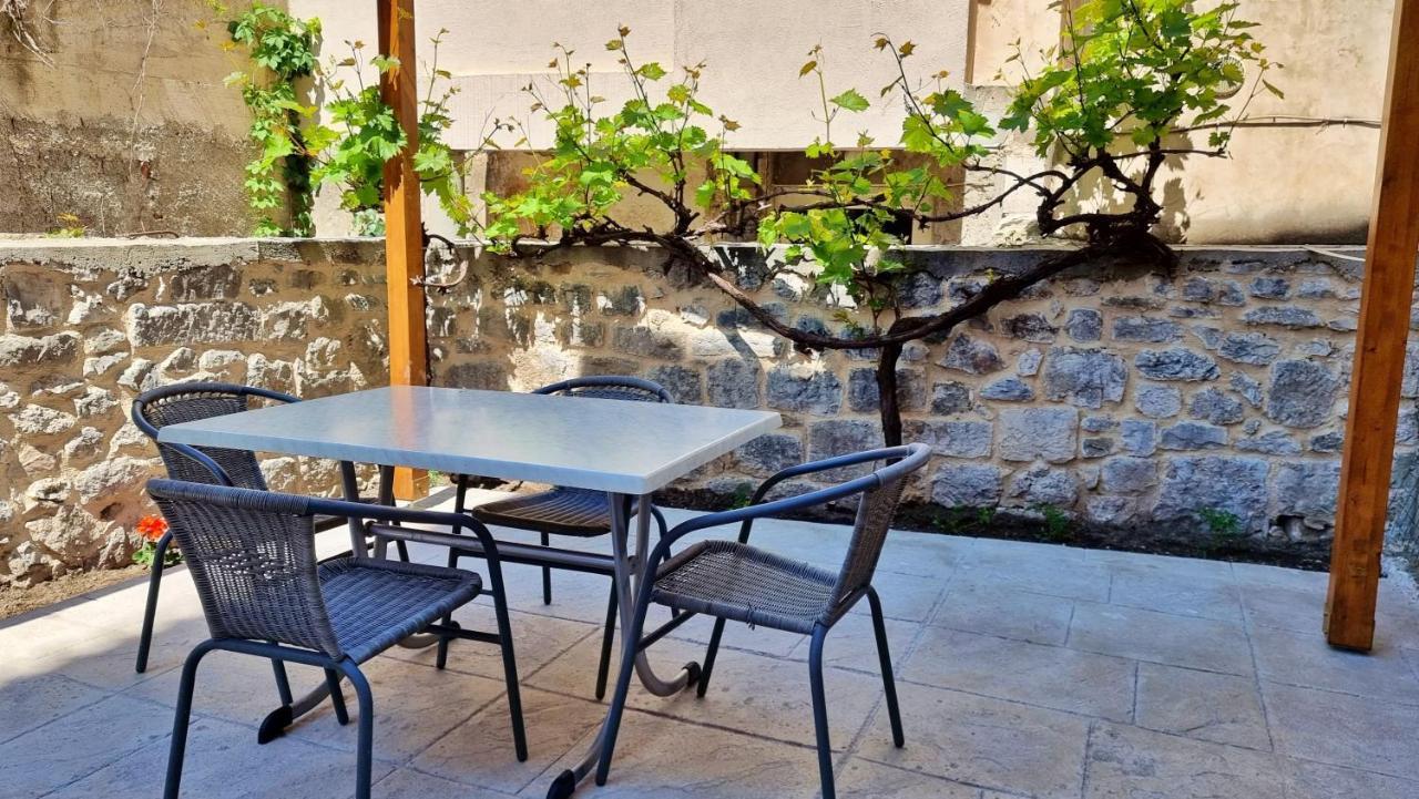 Apartment Hana Omiš Exteriör bild