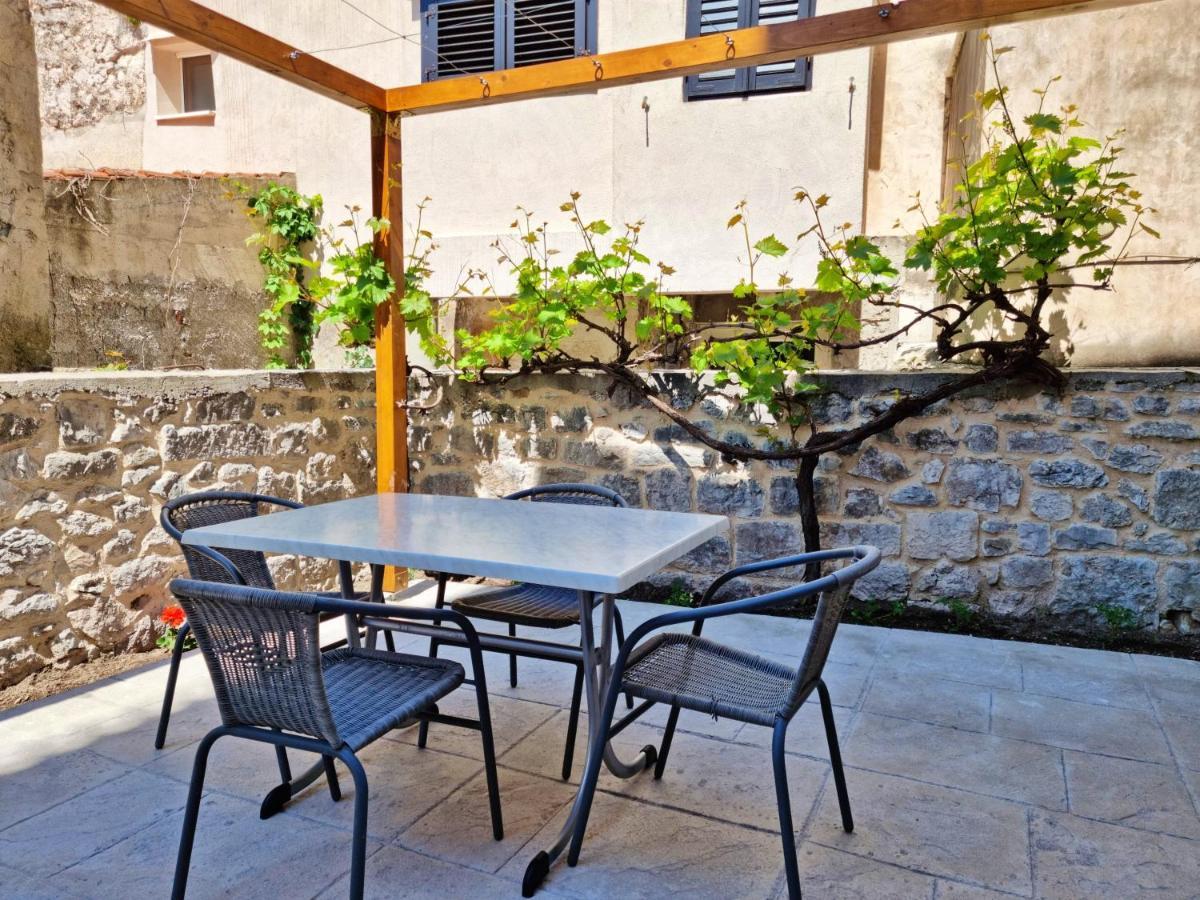 Apartment Hana Omiš Exteriör bild