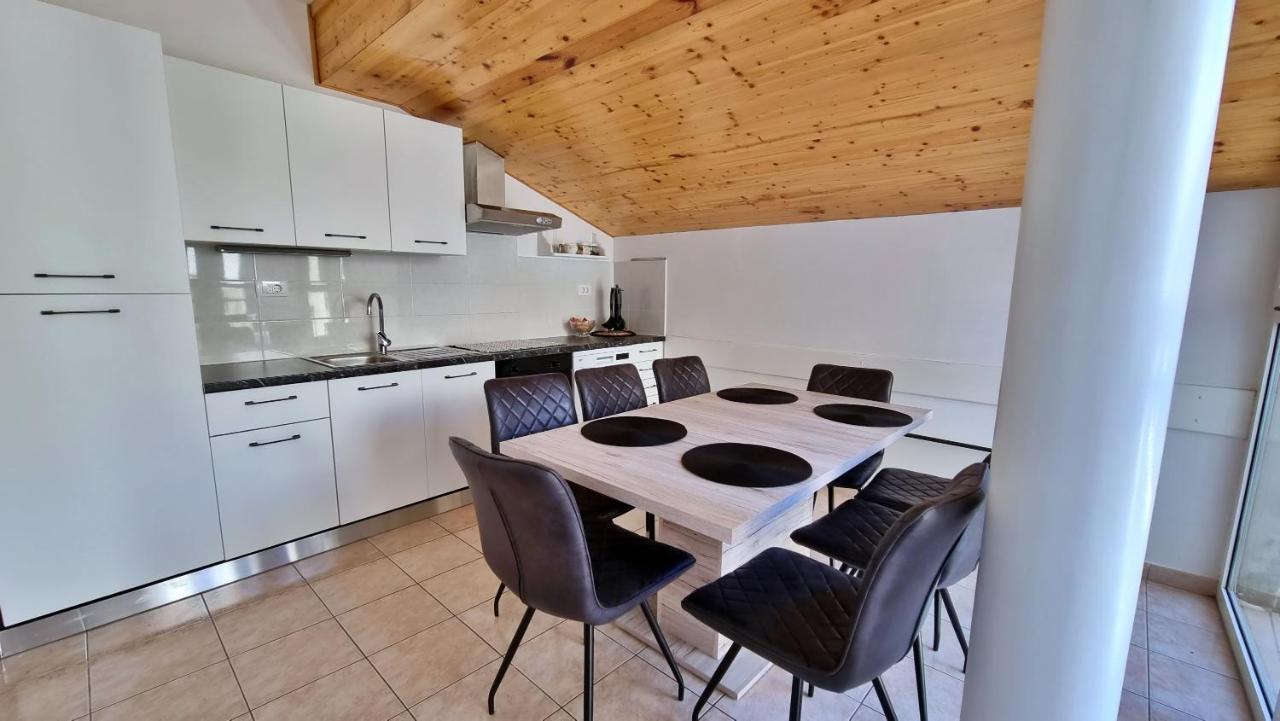 Apartment Hana Omiš Exteriör bild