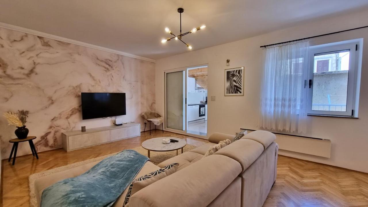 Apartment Hana Omiš Exteriör bild